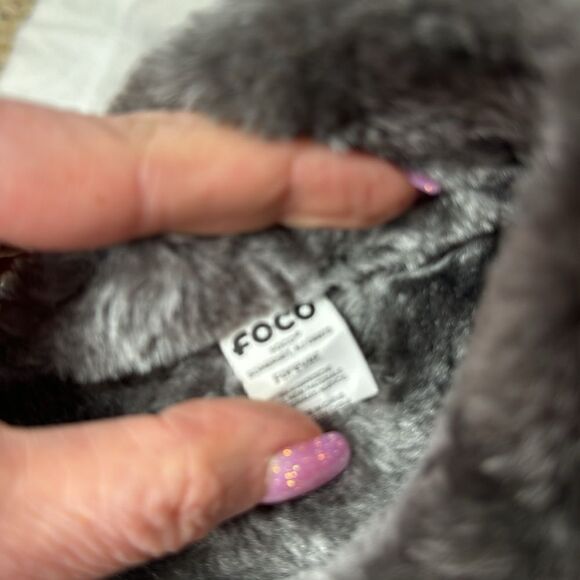 FOCO Officially Licensed Glitter Patriots Football Faux Fur Slippers. Size 9/10. - Picture 10 of 11